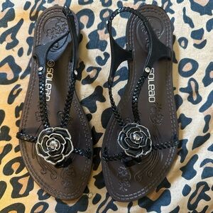 soleao black and brown sandals with silver flower on top